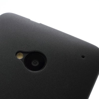 HTC One M7 pasaulē planākais melns futrālis / Vacins.lv
