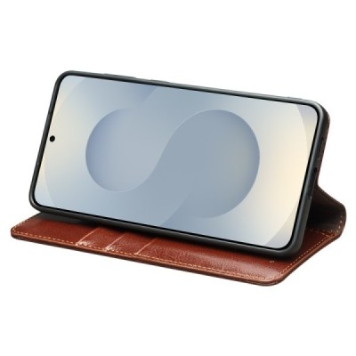 Samsung Galaxy S25 Edge "QIALINO" atvēramais ādas brūns maciņš - maks | Vacins.lv