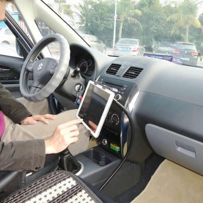 Universālais planšetes autoturētājs, piestiprināms automašinā, pie skrūvi / Vacins.lv