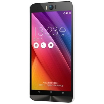 Asus Zenfone Selfie (ZD551KL) Nillkin Frosted Shield balts plastmasas apvalks + ekrāna aizsargplēve / Vacins.lv