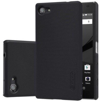 Nillkin Frosted Shield Sony Xperia Z5 Compact juodas plastikinis dėklas + apsauginė ekrano plėvelė / Priedai.lt